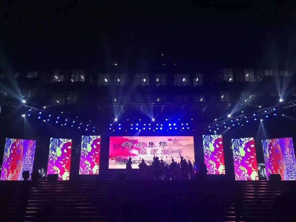 凌科防水連接器在LED顯示屏應用場景